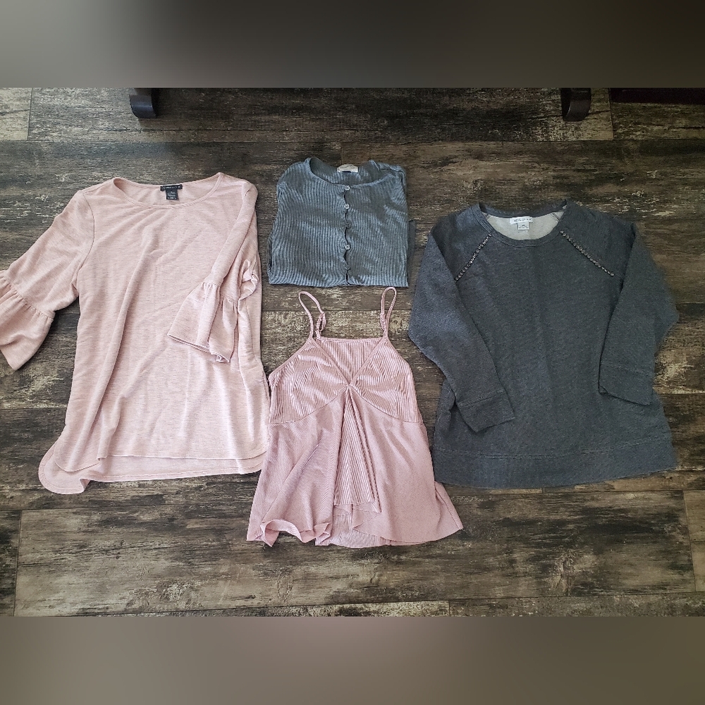 Women Medium Sweater/ Top Lot